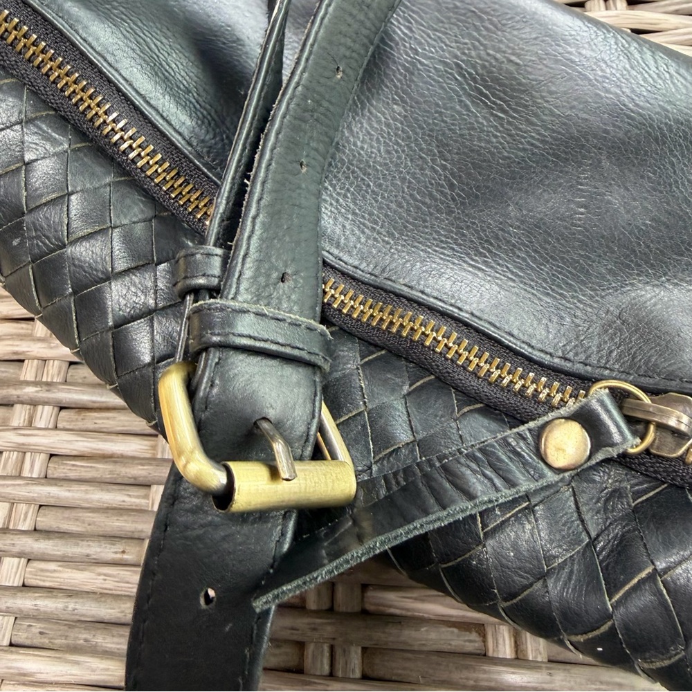 MANDRN Woven Atlas Crossbody! 💃 🔥 - Picture 10 of 14